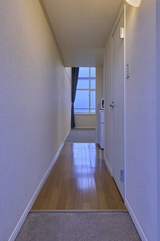 レオパレスセジュールの玄関