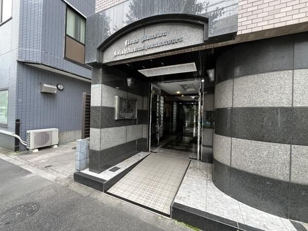 ライオンズマンション小石川植物園のエントランス