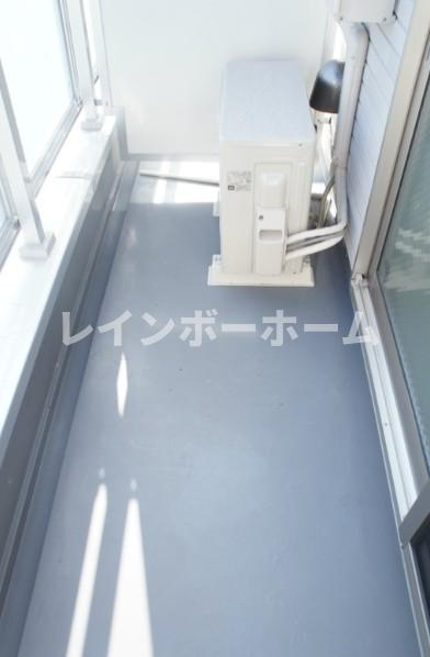 リブリ・ニソルのバルコニー