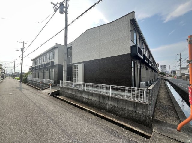 レオパレスフォーサイト　松山の外観