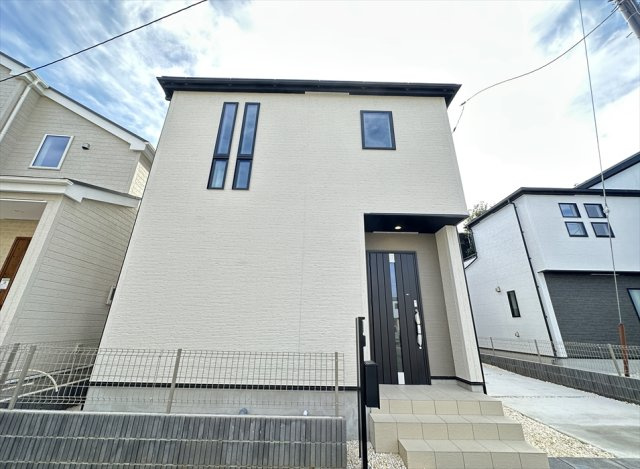 【外観】 | 新座市野火止3丁目　新築一戸建住宅　全61棟　(志木本店) | 全61棟の住宅が集まる大型開発分譲地。統一感のある街並みと、新しい暮らしが始まる街の魅力が広がります。