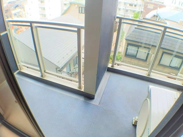 レジディア市谷薬王寺のバルコニー