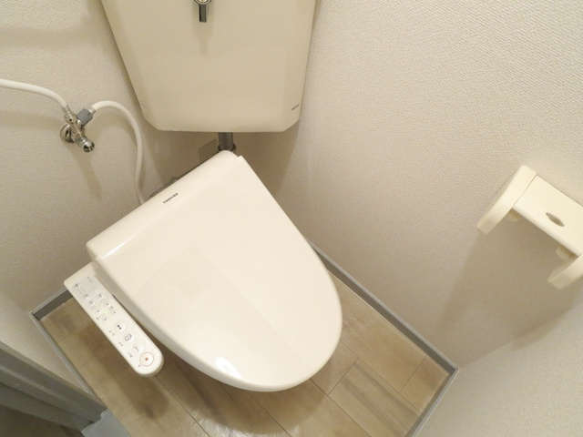 アネックスファイブのトイレ|温水洗浄便座対応のトイレです。
