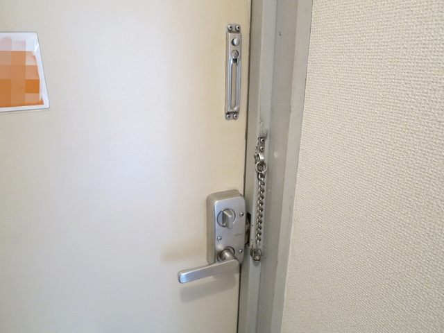 アネックスファイブのセキュリティ|ドアチェーン付の玄関ドアです。