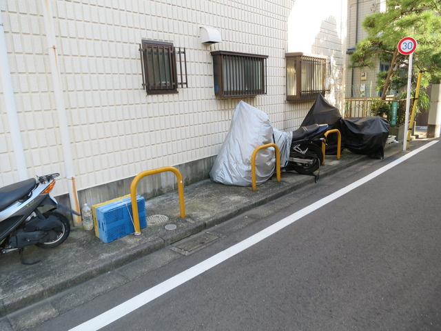 アネックスファイブのその他共用部分|敷地内にバイク置けます♪