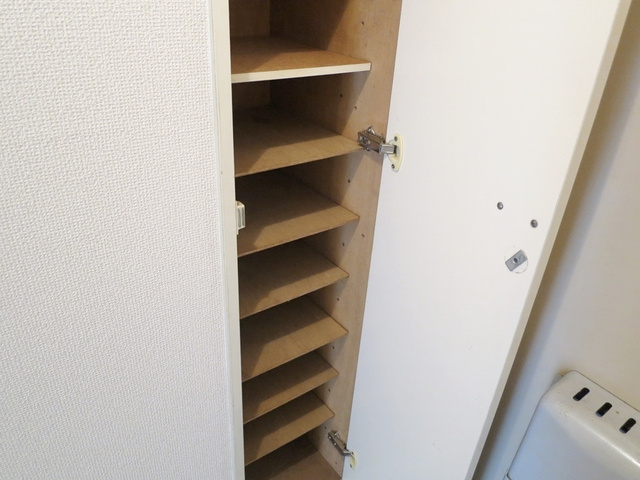 アネックスファイブの玄関|靴がたくさん収納できる下駄箱です。