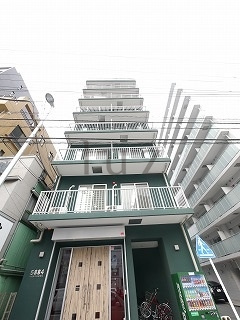 ワイエムピーエフの外観