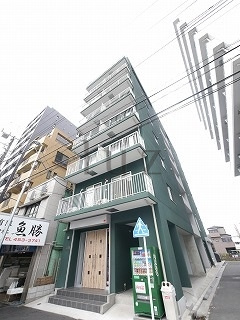 ワイエムピーエフの外観