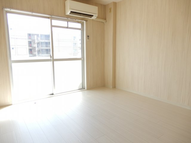 アンフィニィ芥川の洋室