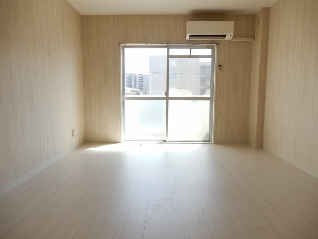 アンフィニィ芥川の洋室