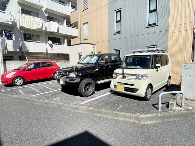 アクエリアス三軒茶屋の駐車場