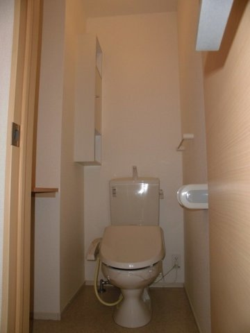 コンパクトで使いやすいトイレです