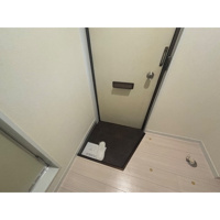 収納もある玄関です