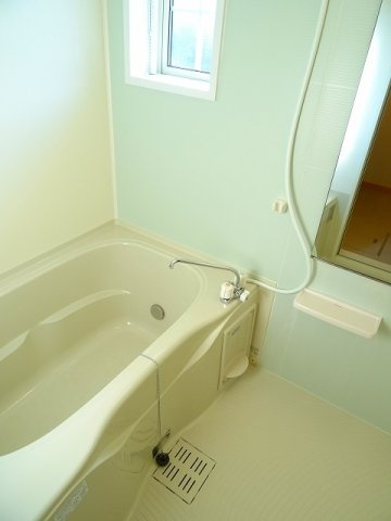 コンパクトで使いやすいお風呂です