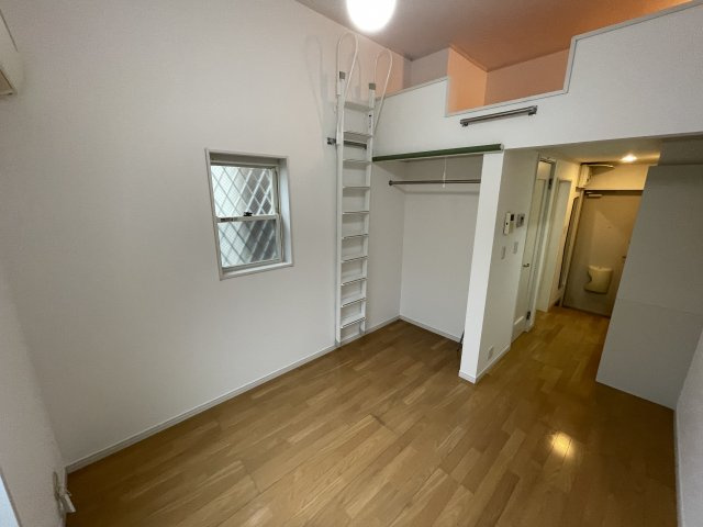 個人の部屋や寝室として使える洋室です