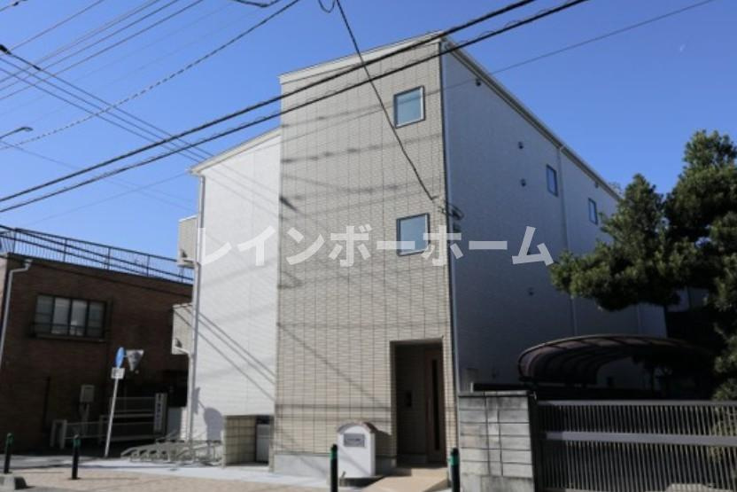 ファミール草加の外観