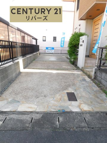 あま市七宝町鯰橋６丁目の中古一戸建の前面道路含む現地写真|☆新規リフォーム済☆　　いつでもご案内出来ます♪（お問合せ当日、平日、水曜、夜間の見学でもＯＫ）　積水ハウス施工！　敷地４４．９３坪！　駐車２台可！　開放感のある吹抜のリビング約２１.０帖♪　