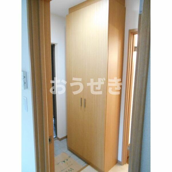 ４ＲＥＳＴ１１（フオ－レストイレブン）の玄関
