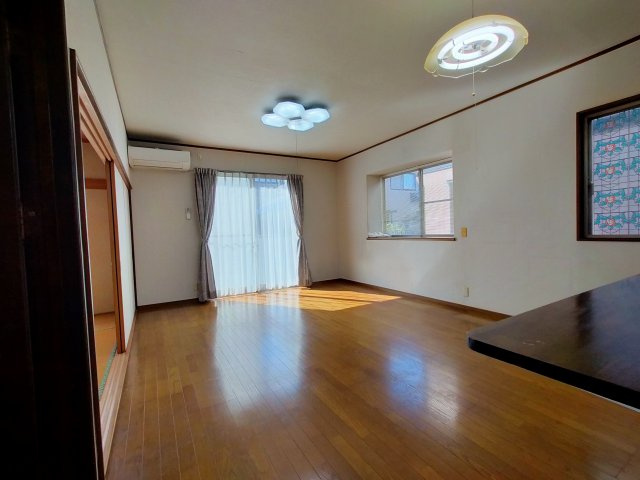 若竹台４LDK戸建の居間・リビング