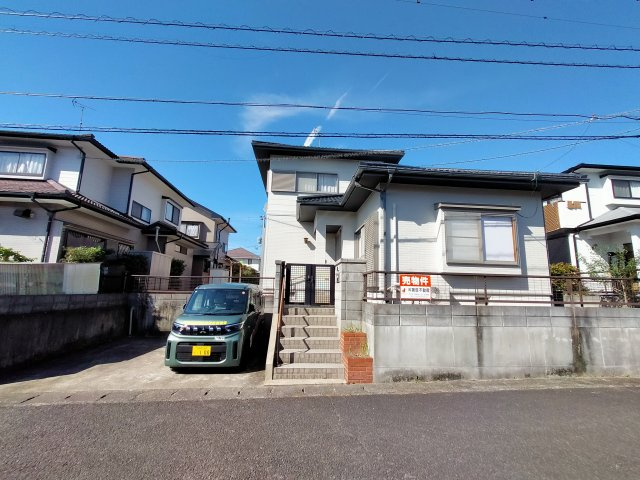 若竹台４LDK戸建の前面道路含む現地写真