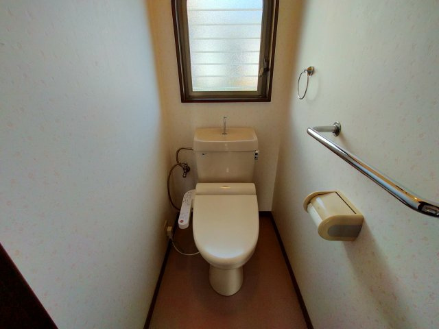 若竹台４LDK戸建のトイレ