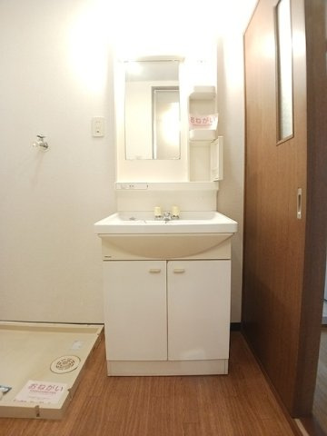 小郡市希みが丘２丁目のアパートの洗面所|脱衣スペースもあります