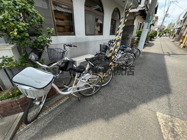 大栄ビルの駐車場