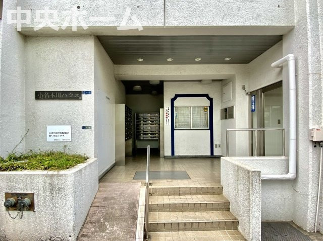 小名木川ハウスのエントランス|【エントランス】マンションのエントランスは、その物件の印象を決める、顔とも言える場所です。毎日通る場所ですからきれいなのが一番です。エントランス内はオートロックですので暮らしの安全も確保されています。