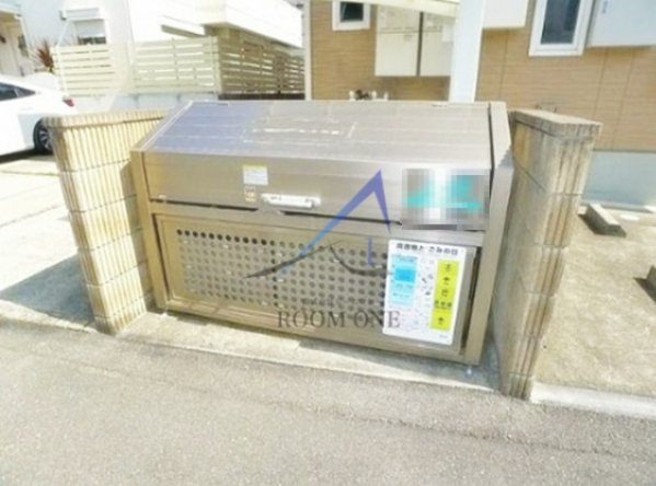 サンモール市川のその他共用部分|敷地内ごみ置き場です。