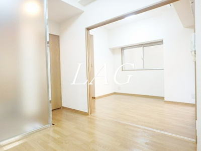【居間・リビング】 | シャーロック赤羽 | 洋室のお部屋です。