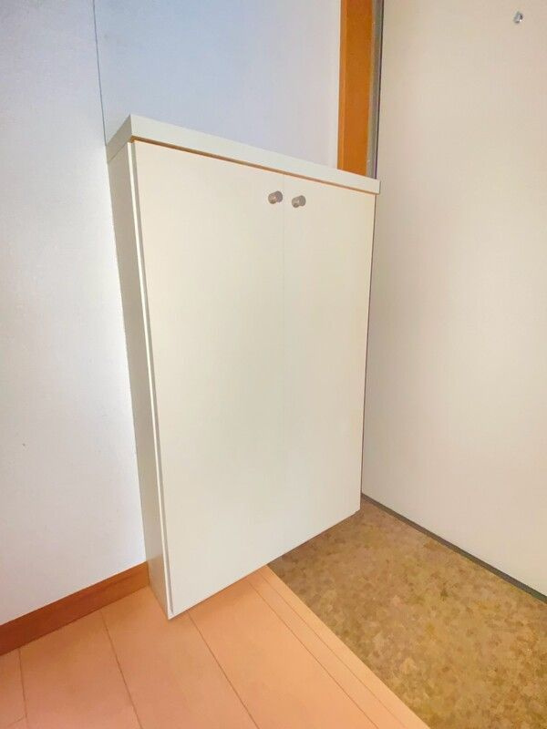 ウィンガーデン川和町Ｃ棟の玄関