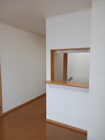 プラムの内装|明るい色調の室内です
