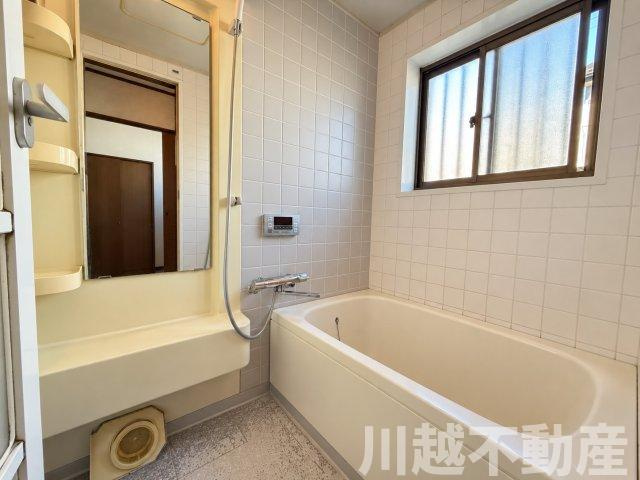 閑静な住宅地　4LDK全居室6帖以上の浴室