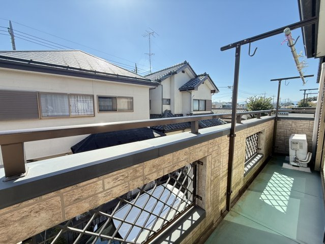 閑静な住宅地　4LDK全居室6帖以上のバルコニー