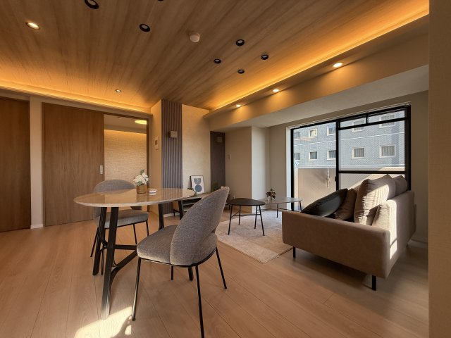 杉並区成田東５丁目の中古マンションの居間・リビング