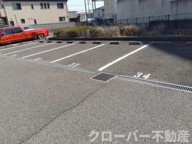 レオパレス富士見の駐車場
