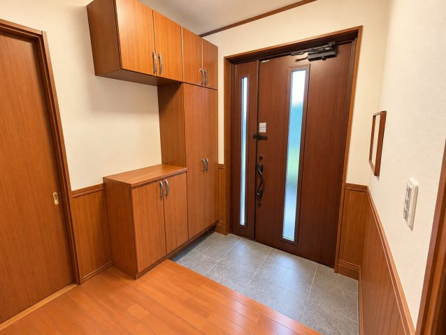 山武郡芝山町新井田　中古戸建の玄関