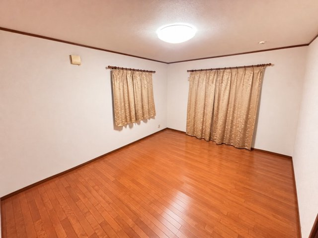 山武郡芝山町新井田　中古戸建の洋室