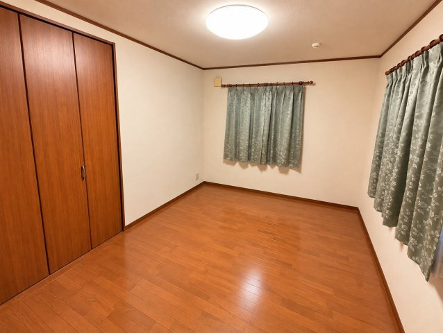 山武郡芝山町新井田　中古戸建の洋室