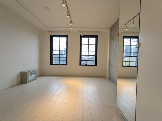 アレーロ高円寺の居間・リビング