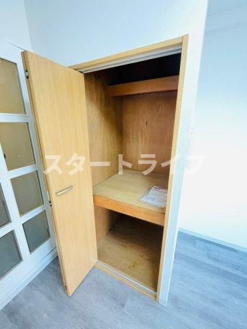 大阪市淀川区木川西１丁目の賃貸マンションの収納