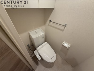 温水洗浄便座付きのトイレです♪