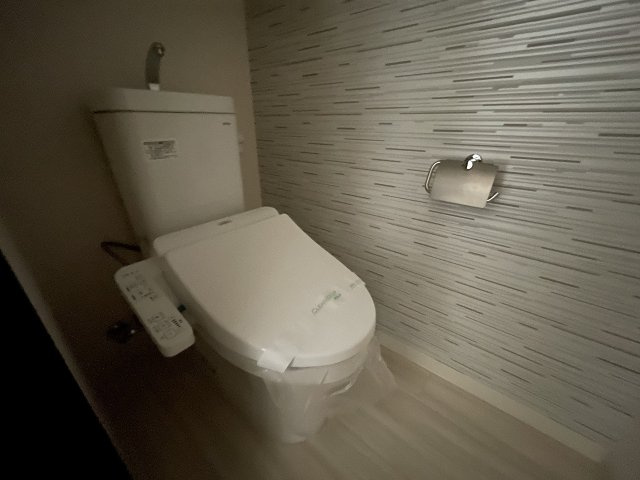 温水洗浄便座付きのトイレです♪