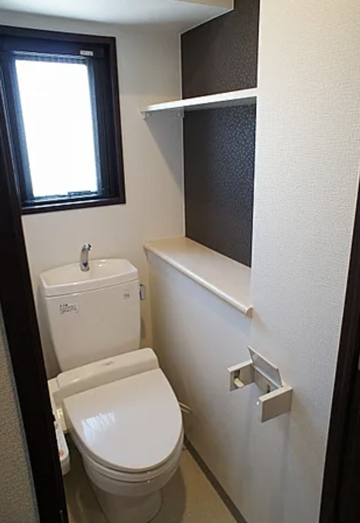 フェニックス日本橋蛎殻町弐番館のトイレ|落ち着いた色調のトイレです
