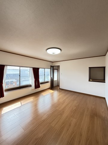 米子市大篠津町　中古戸建の居間・リビング