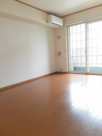 【居間・リビング】 | ハイツ　クレイン | ゆったりとした居間です