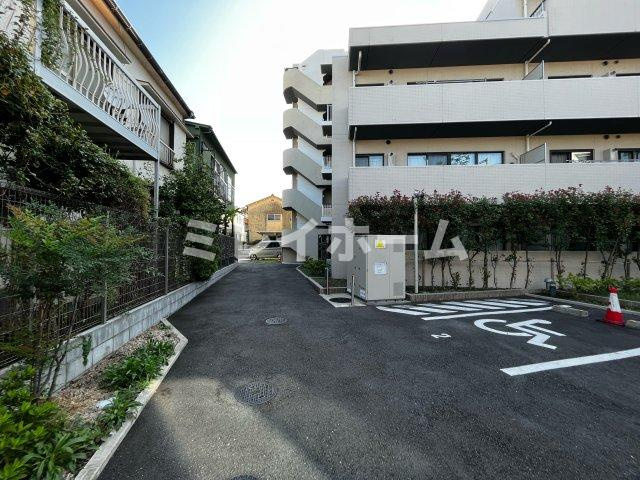 Grazia Kamataの駐車場