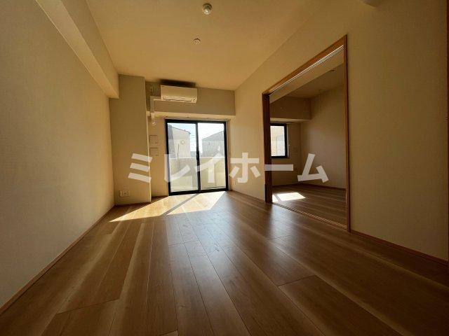 Grazia Kamataの居間・リビング|同建物内、別のお部屋の参考写真になります。