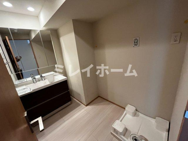 Grazia Kamataの独立洗面台|同建物内、別のお部屋の参考写真になります。