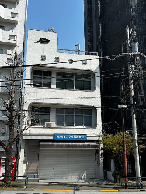 記章会館ビルの外観